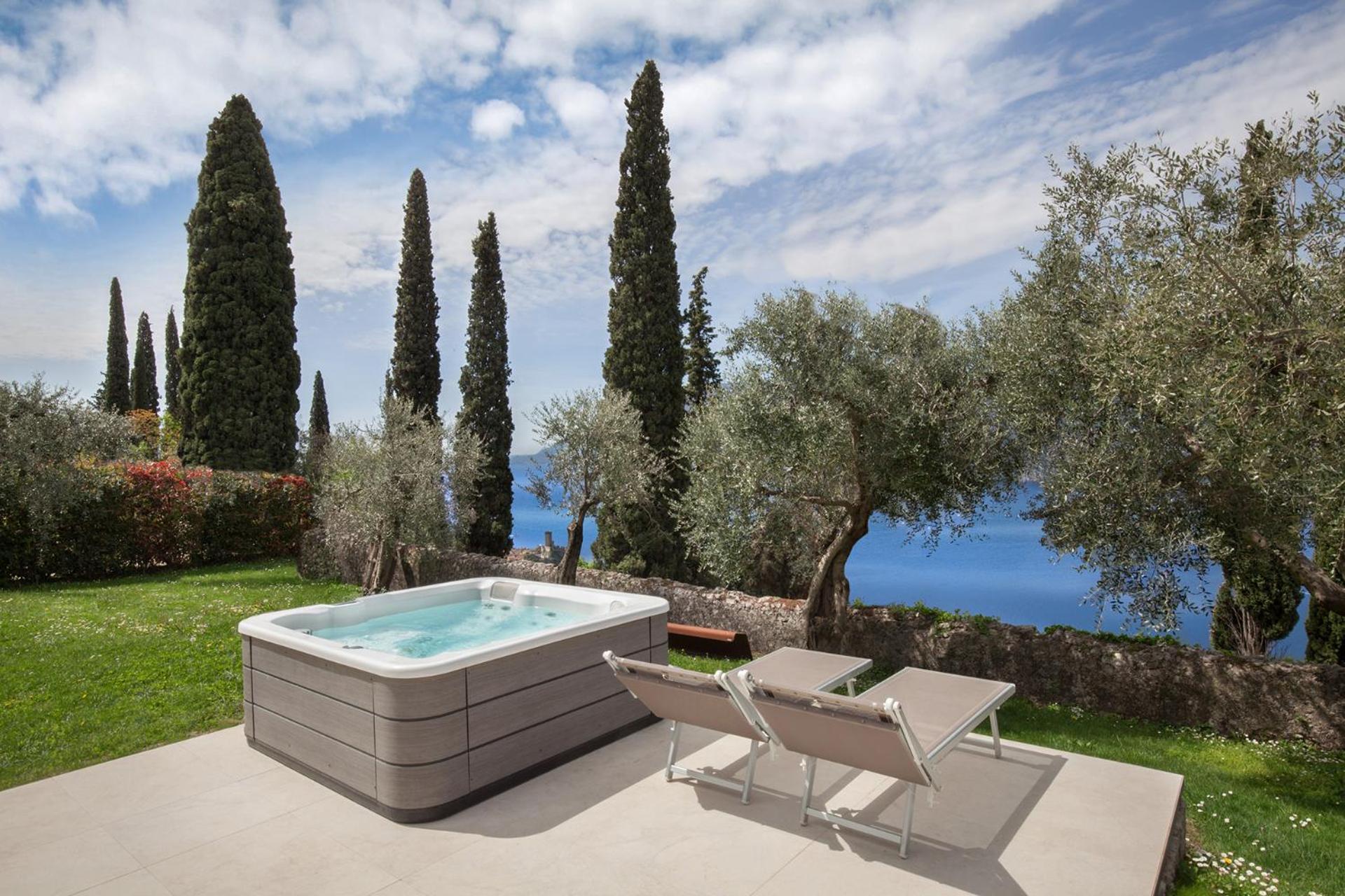 Villa Cipressi - Luxuri Lounge - Malcesine Exterior photo