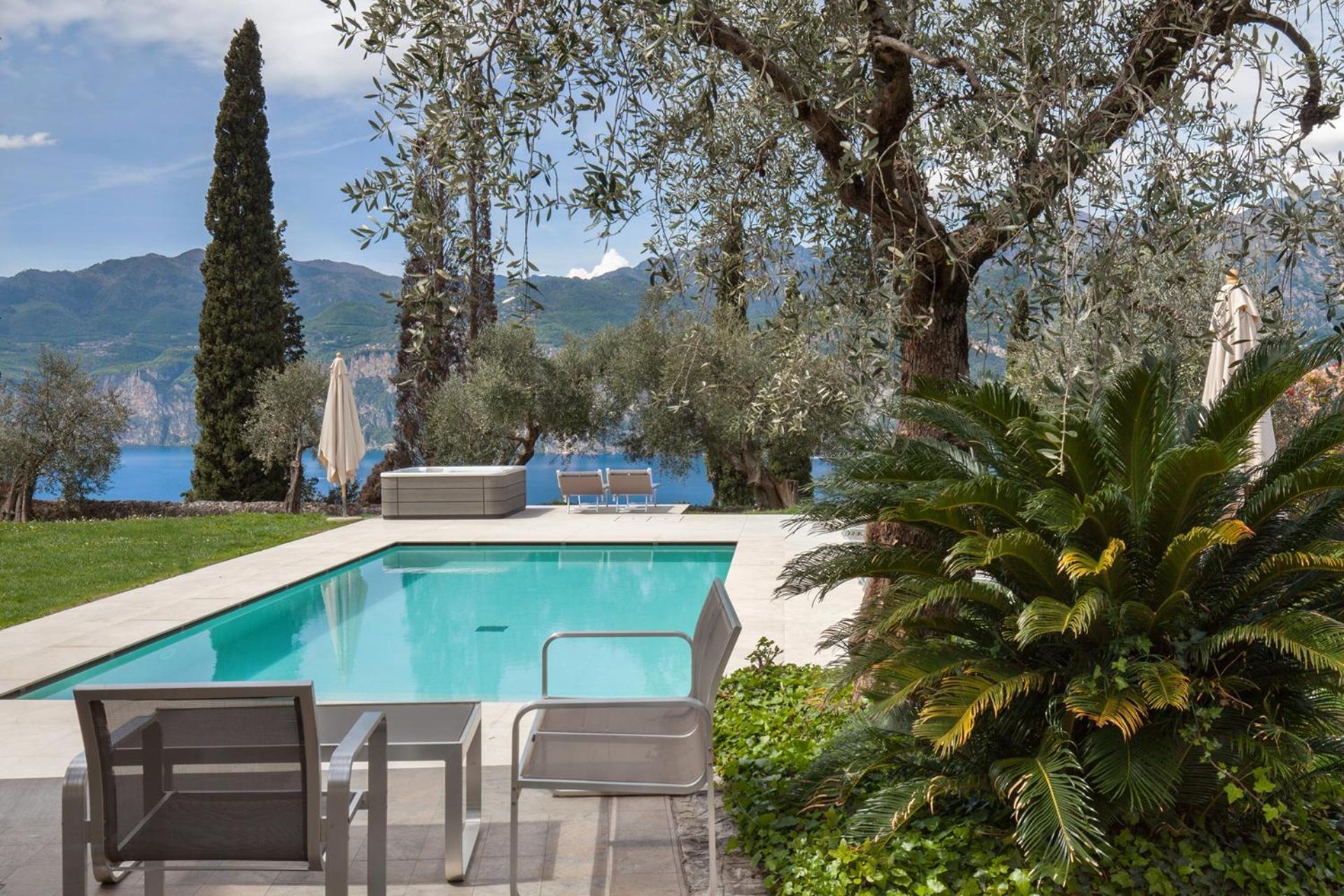 Villa Cipressi - Luxuri Lounge - Malcesine Exterior photo